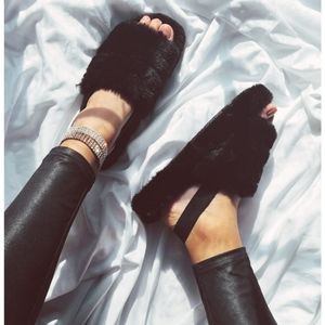 Glam & Comfy Black Fur Slides